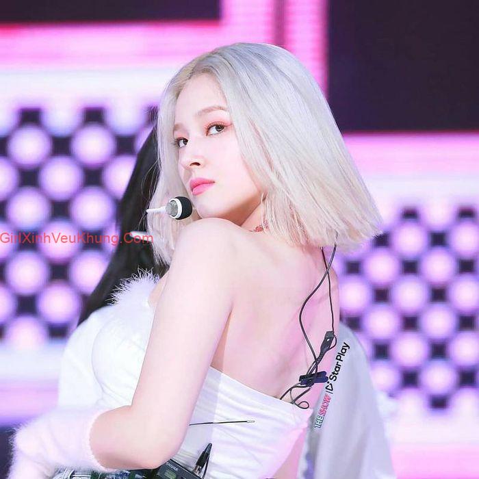 K Crush - Momoland Nancy lần đầu xuất hiện trước ống kính